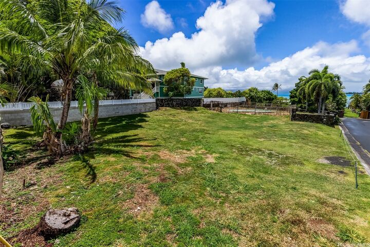Property Photo:  5 Paku Place  HI 96744 