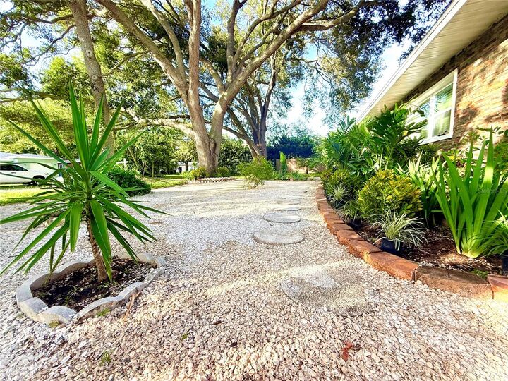 Property Photo:  1557 Robinson Drive N  FL 33710 