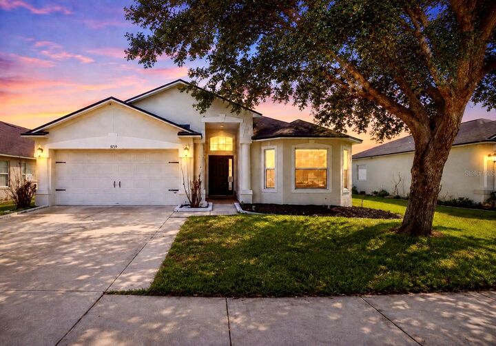 Property Photo:  4828 Wessex Way  FL 34639 