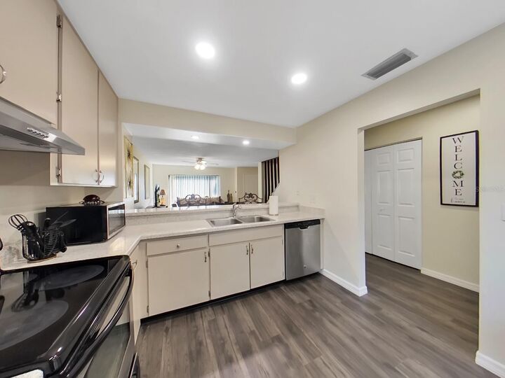 Property Photo: 7805 Amberlea Court FL 33637