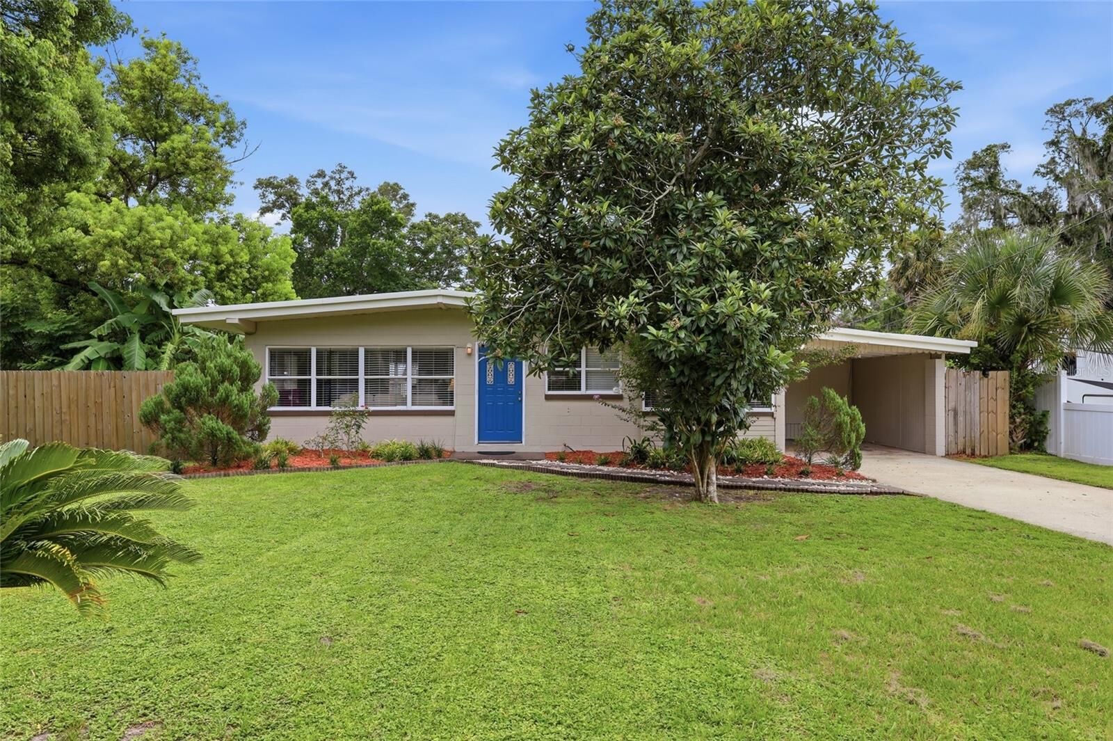 Property Photo:  722 Temple Avenue  FL 32763 