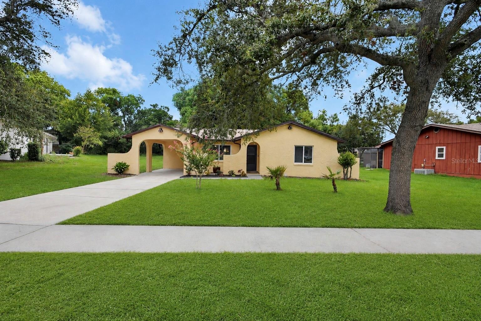 Property Photo: 1532 N Normandy Boulevard FL 32725