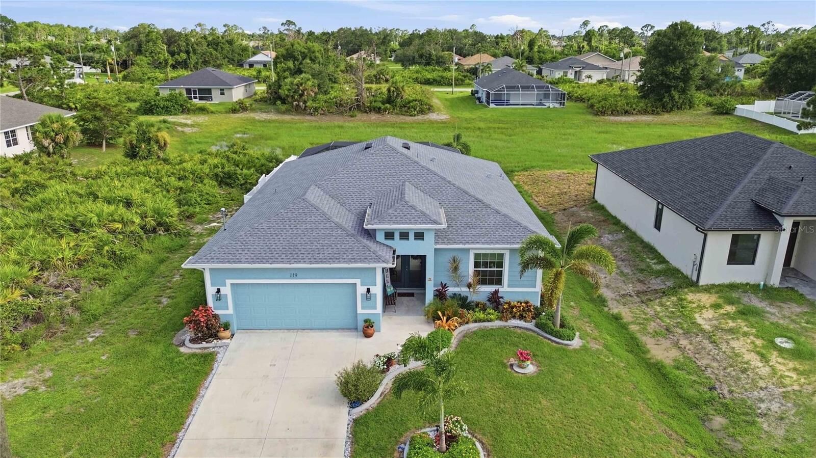 Property Photo: 119 Green Oak Park FL 33947