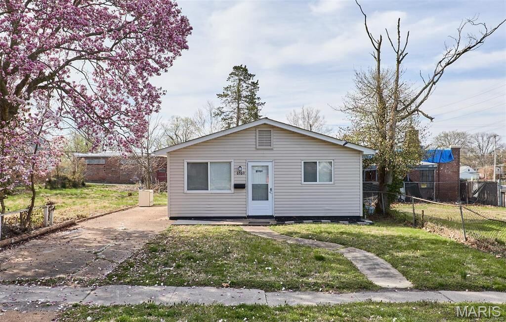 Property Photo: 6760 Schofield Place MO 63133
