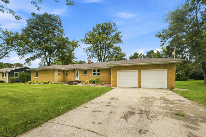 Property Photo:  1615 Maiden Lane  MI 49085 