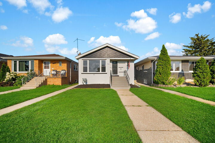 Property Photo: 7823 Moody Avenue IL 60459