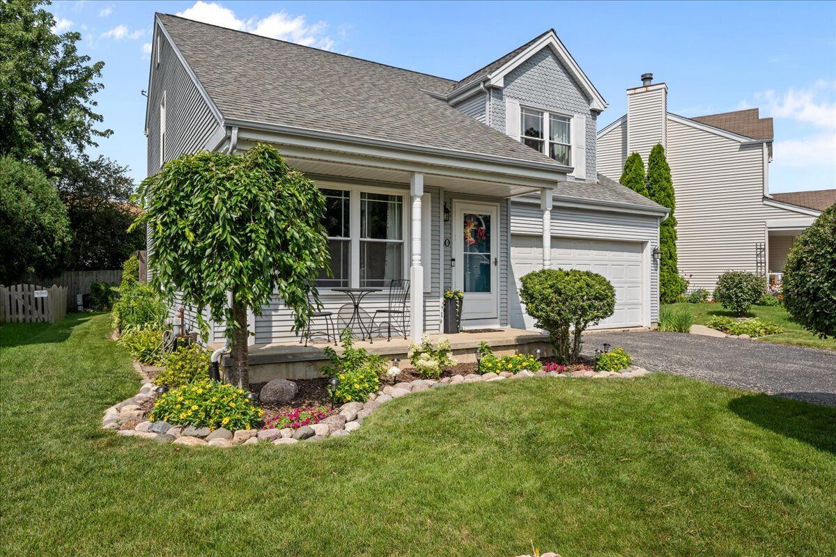 Property Photo:  640 Green Meadow Lane  IL 60134 