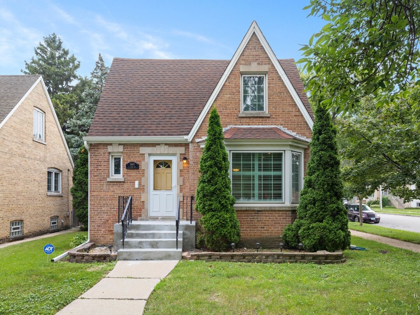 Property Photo: 5601 N Ozark Avenue IL 60631
