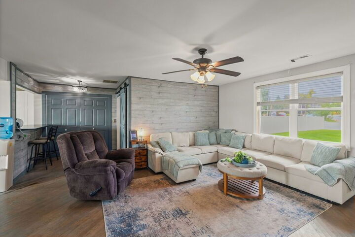 Property Photo:  