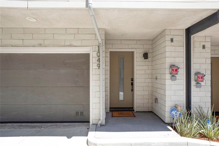 Property Photo:  1049 N Joels Place  CA 90012 