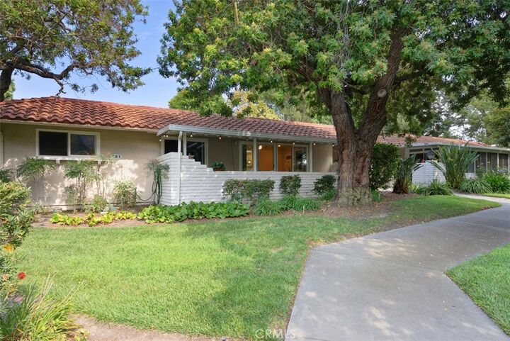 Property Photo:  581 Avenida Majorca Q  CA 92637 