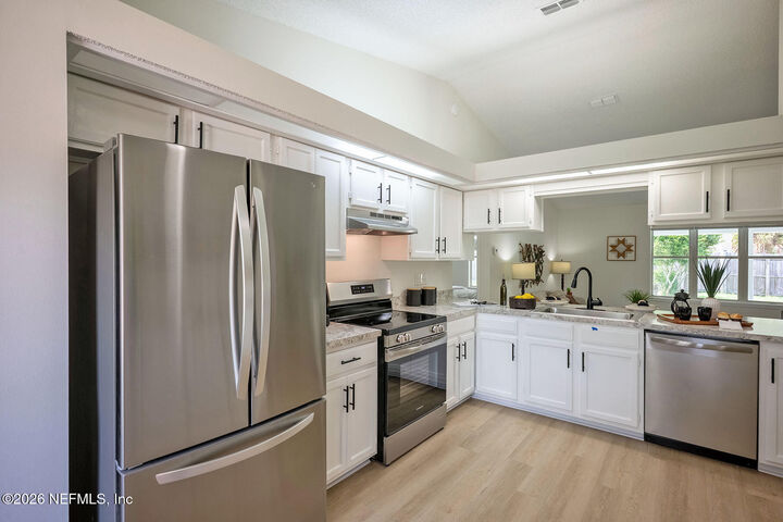 Property Photo:  3902 Hunters Lake Circle W  FL 32210 