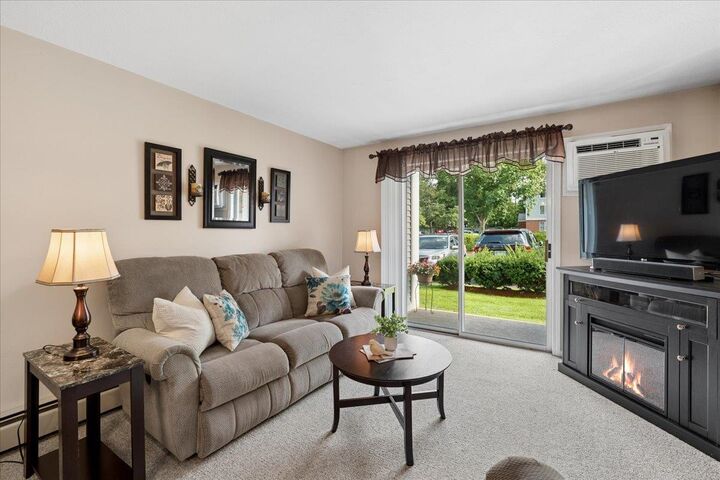 Property Photo: 5 Timberwood Drive NH 03045