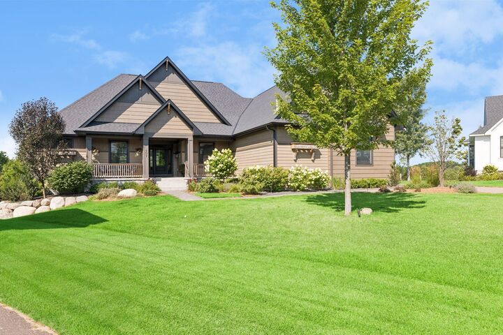 Property Photo:  607 Heritage Place  MN 55082 