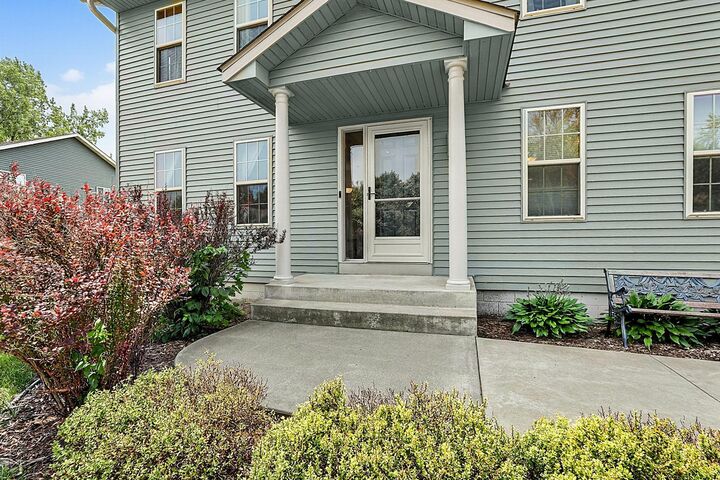 Property Photo:  702 Northstar Drive  MN 56377 