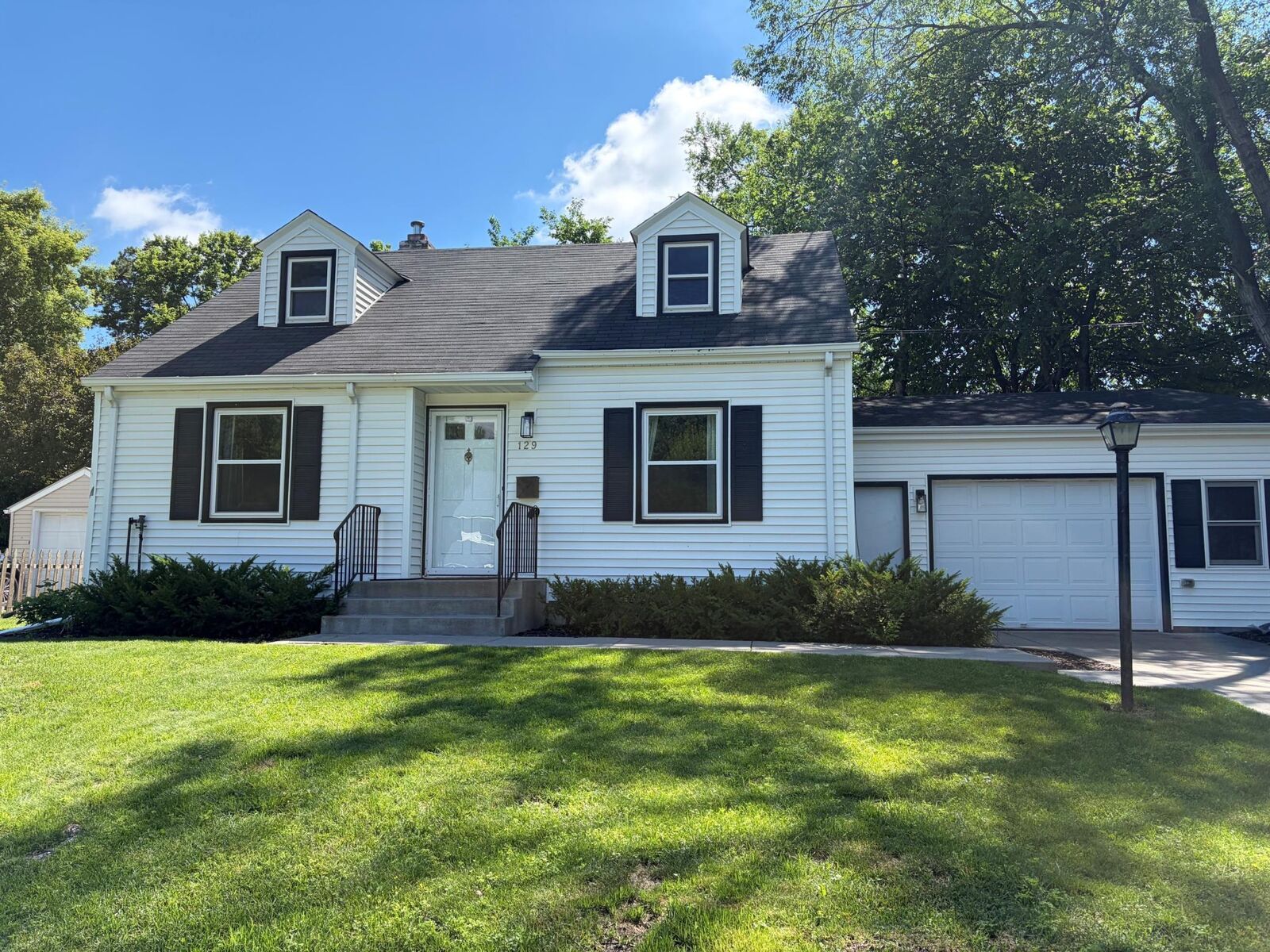 Property Photo:  129 Park Lane  MN 55343 