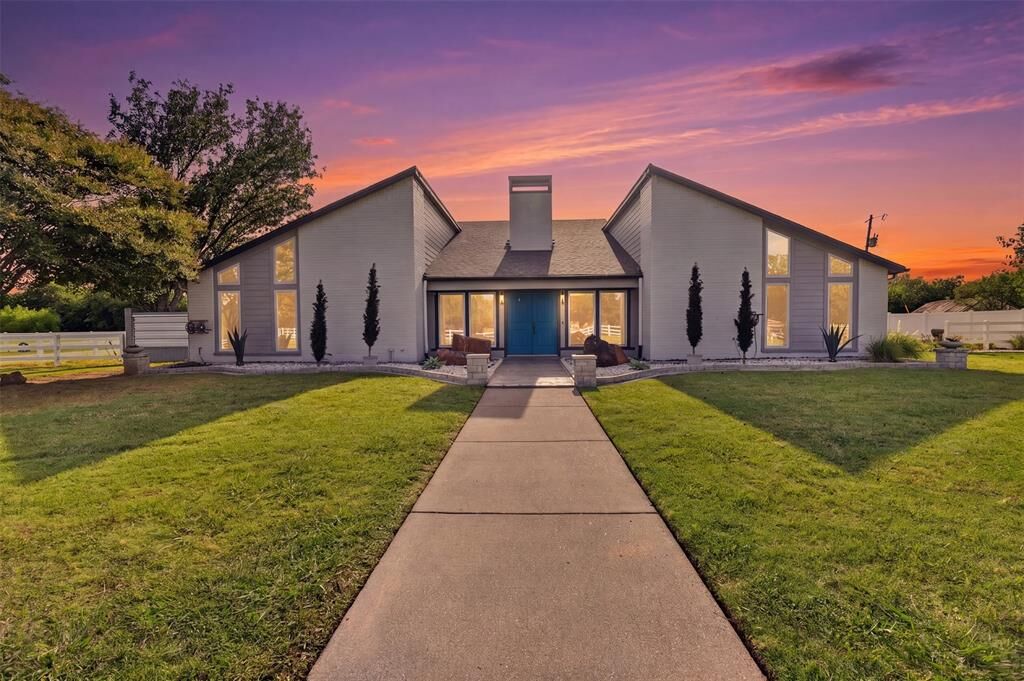 Property Photo:  31 Rancho Drive N  TX 76244 