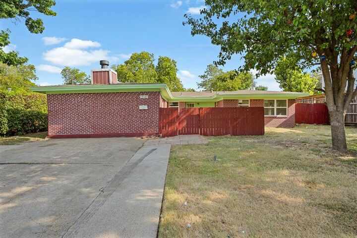 Property Photo:  13545 Flagstone Lane  TX 75240 