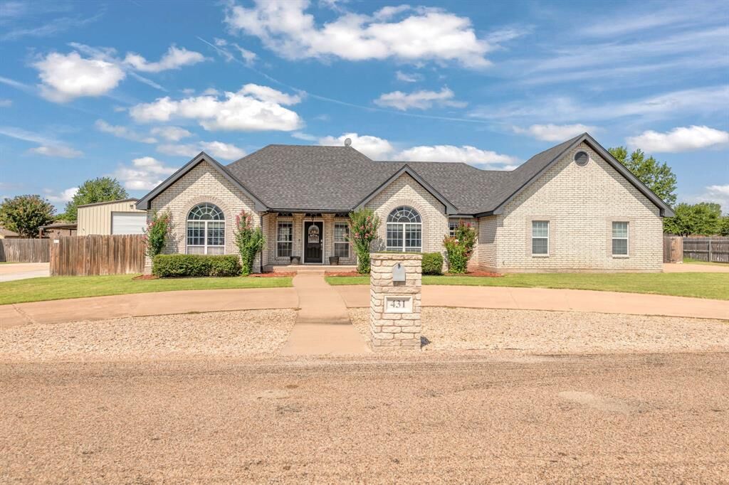 Property Photo: 431 Greenside TX 79504