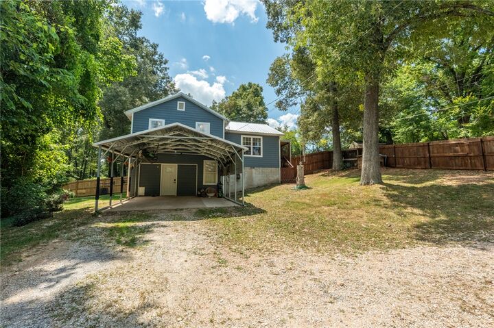 Property Photo:  1003 S Walnut Street  AR 72601 