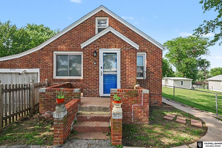 Property Photo: 2714 W Chandler Road NE 68147