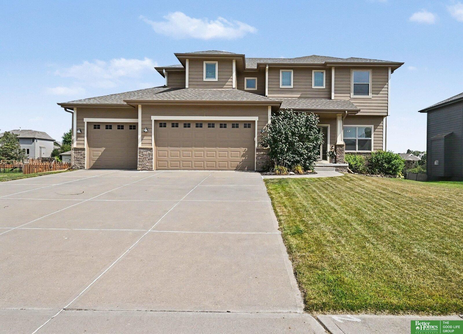 Property Photo:  1410 Hardwood Drive  NE 68046 