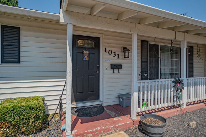 Property Photo: 1031 Temple Drive OR 97502