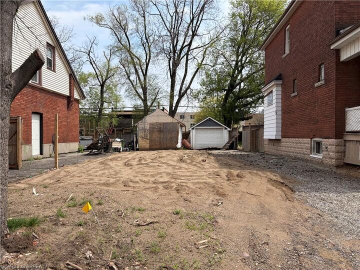 Property Photo:  18 Tuxedo Avenue N  ON L8H 4P5 