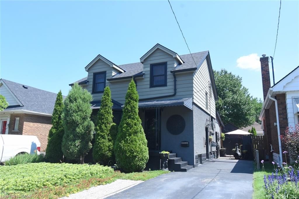 Property Photo: 139 Garside Avenue S ON L8K 2W1