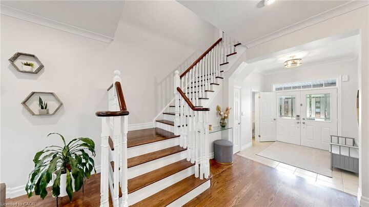 Property Photo: 3275 Stalybridge Drive 10 ON L6M 0L2