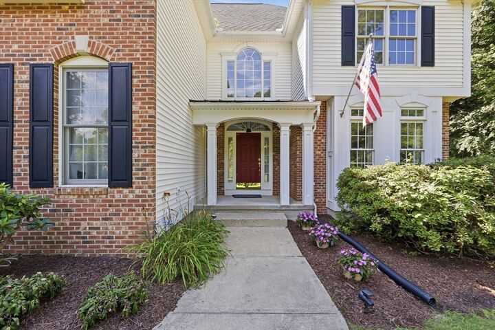 Property Photo:  19 Laurel Ridge Road  MA 01077 