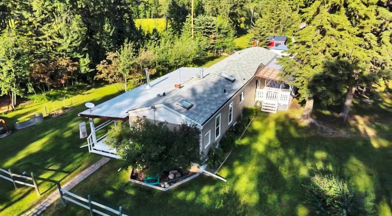 Property Photo:  Spruce Park 2  AB T0M 0M0 