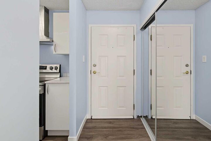 Property Photo:  924 14 Avenue SW 705  AB T2R 0N7 