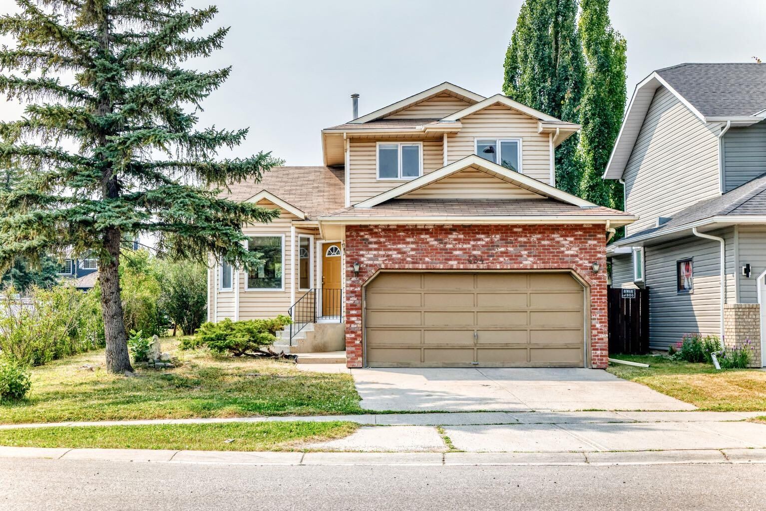 Property Photo: 434 Millrise Drive SW AB T2Y 2W5