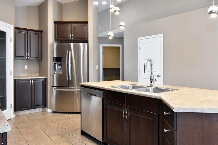 Property Photo: 10402 128 Avenue AB T8V 6J5