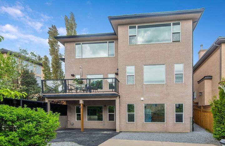 Property Photo: 21 Royal Ridge Hill NW AB T3G 4T9