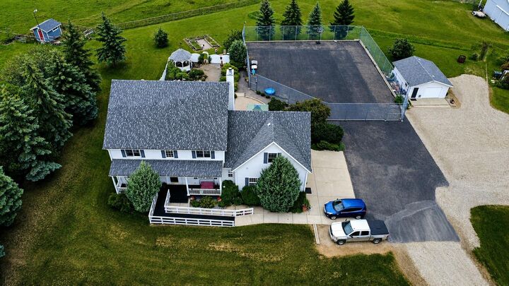 Property Photo: 38323 Range Road 282 AB T4N 1H7