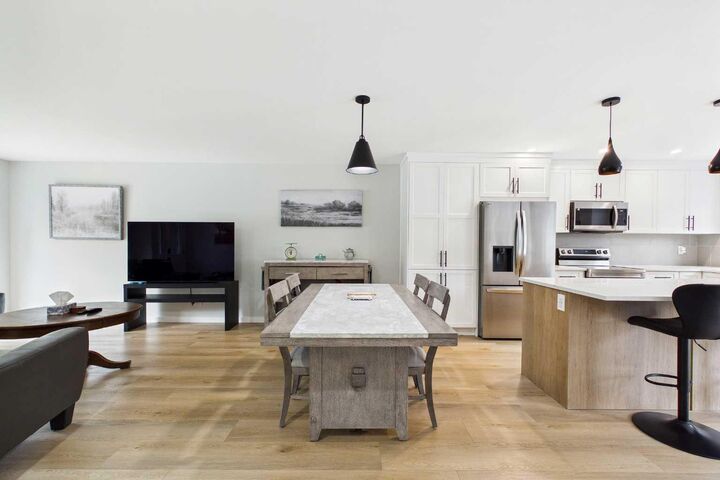 Property Photo: 44 Woodbrook Place SW AB T2W 3Z4