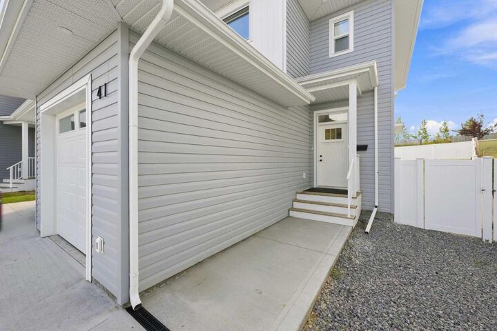 Property Photo: 41 Pinnacle Close AB T4M 0M3