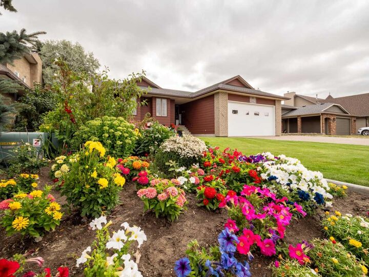 Property Photo: 123 Fairway Drive AB T1M 1H1