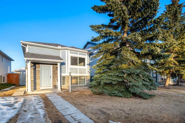 Property Photo:  4249 Catalina Boulevard NE  AB T1Y 6Y5 