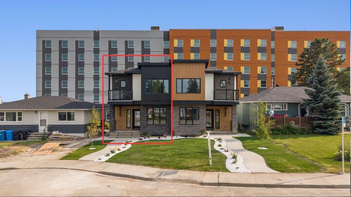 Property Photo: 121 42 Avenue NE AB T2E 3B1