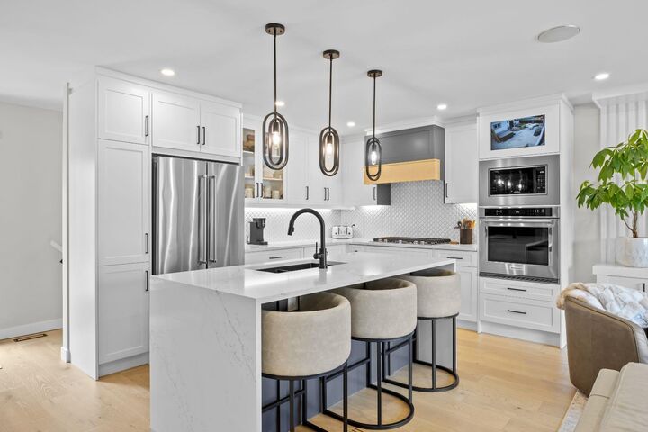 Property Photo: 67 Hollyburn Road SW AB T2V 3H2