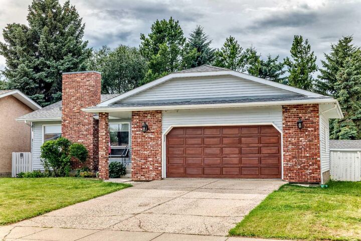 Property Photo: 5812 60 Street AB T4J 1L3