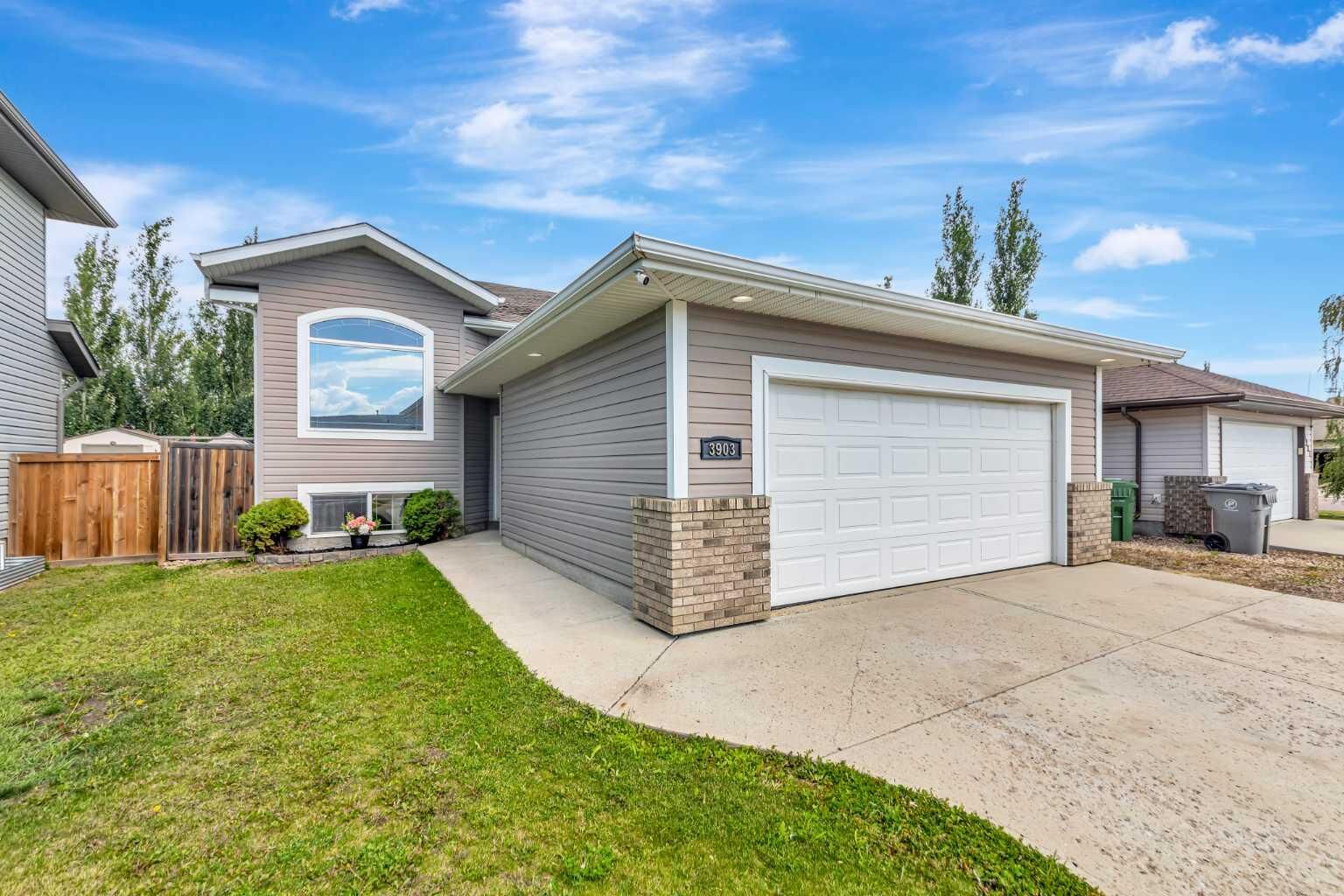 Property Photo: 3903 70 Avenue AB T9V 2Z4