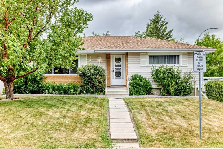 1 Cochrane Crescent — photo 1