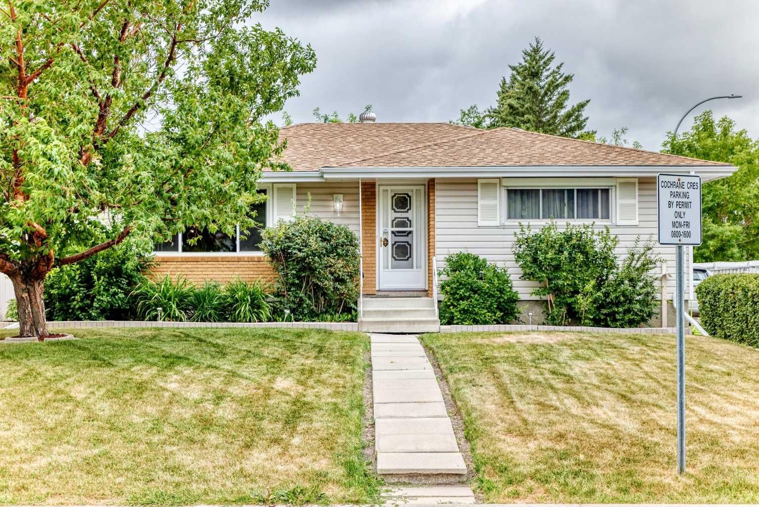 Property Photo: 1 Cochrane Crescent AB T4C 1Z9