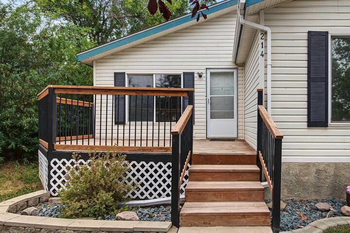 Property Photo: 214 7 Street AB T0M 0G0