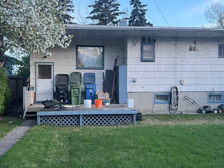 Property Photo: 836 69 Avenue SW AB T2V 0P3