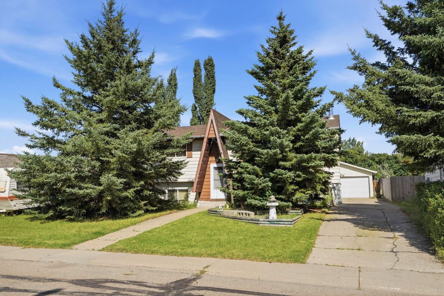 Property Photo: 4420 57 Avenue AB T4G 1K9